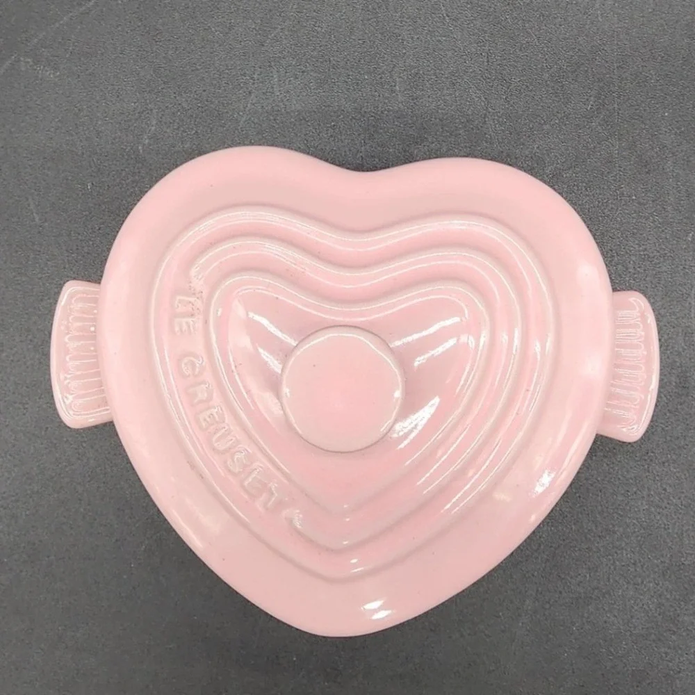 Le Creuset 4in Pink Heart Cocotte Mini Ramekin Stoneware Lidded Dish Valentines